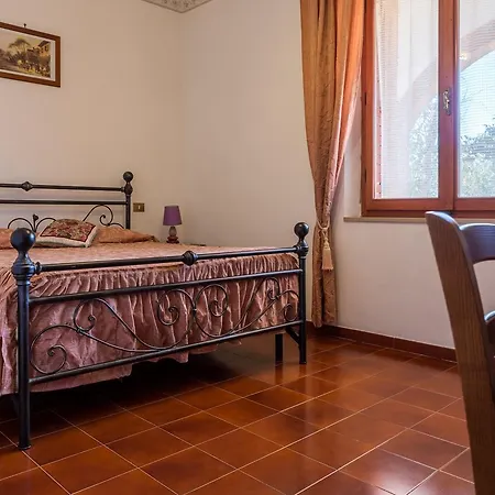 Agriturismo Cetine Vecchie *